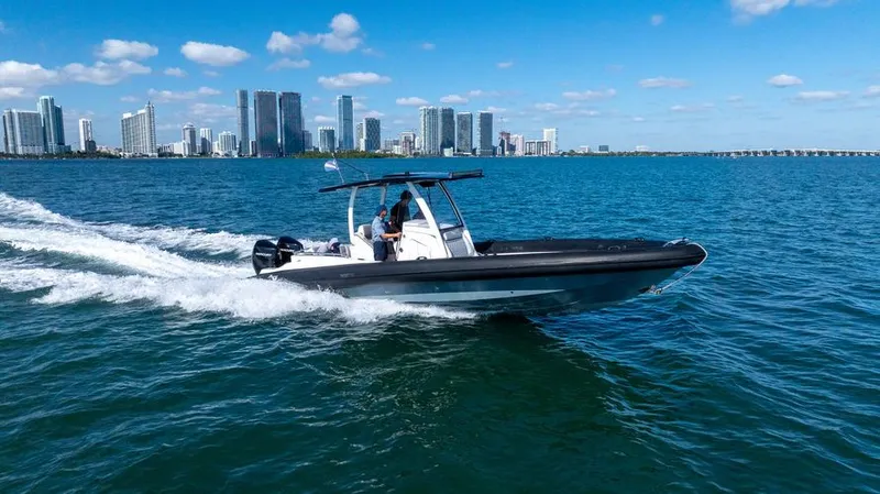 Dopamine III Yacht Photos Pics 2021 Airship 340 - Image 2