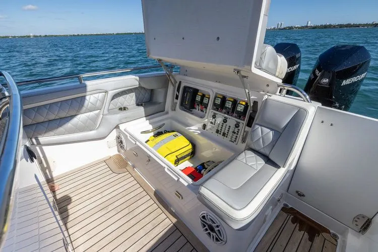 Dopamine III Yacht Photos Pics 2021 Airship 340 - Image 8