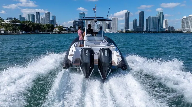 Dopamine III Yacht Photos Pics 2021 Airship 340 - Image 6