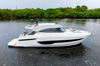 Riviera 4600 Sports Yacht