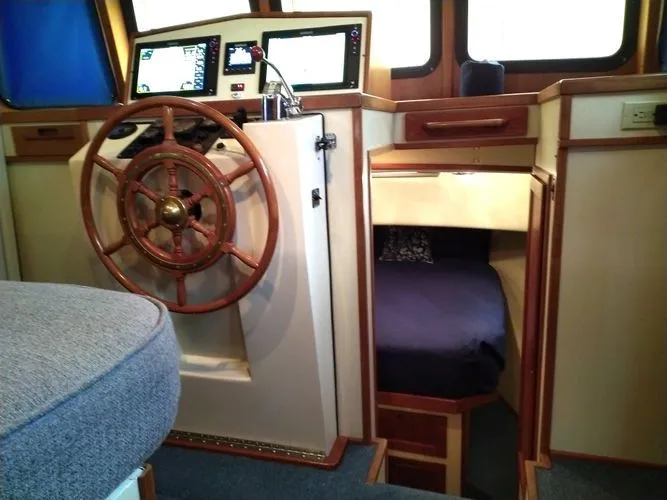 Endurance Yacht Photos Pics 2000 Pacific Trawler 40 - Image 12