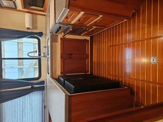 Endurance Yacht Photos Pics 2000 Pacific Trawler 40 - Image 9