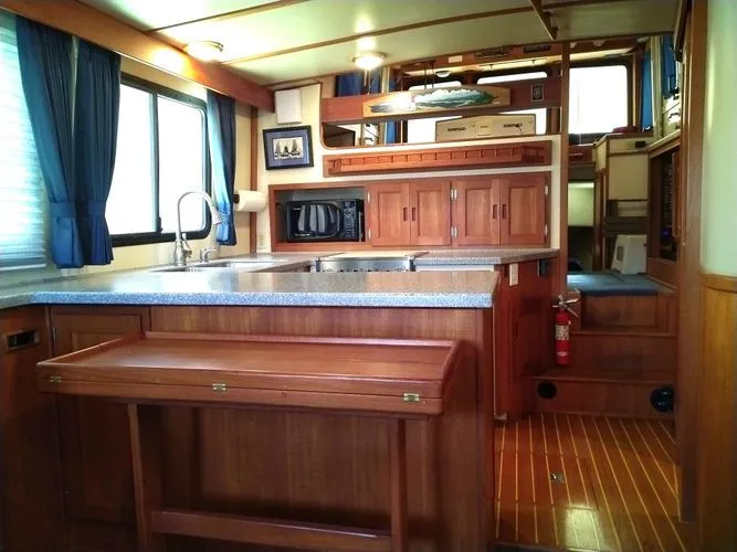 Endurance Yacht Photos Pics 2000 Pacific Trawler 40 - Image 6