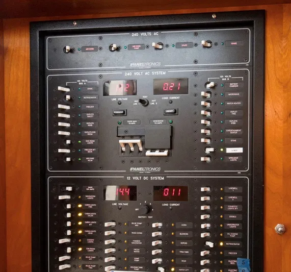 Tin Bender Yacht Photos Pics 2009 36 Albemarle 360 XF Tin Bender Electrical Panel