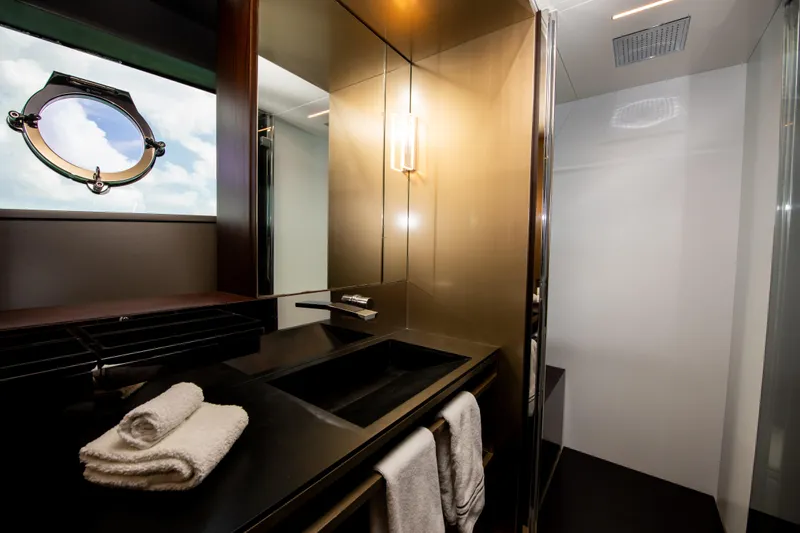 Virginia Yacht Photos Pics Port guest head vanity