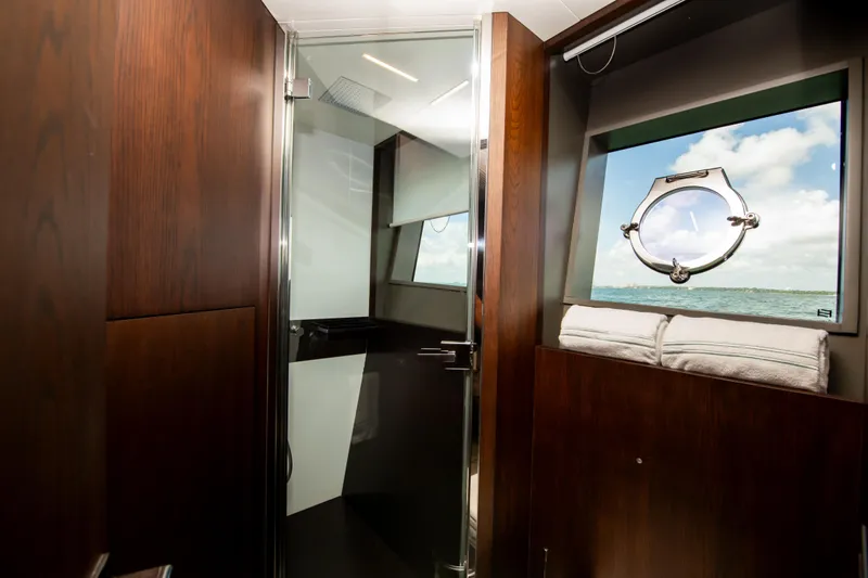 Virginia Yacht Photos Pics Starboard wash vanity