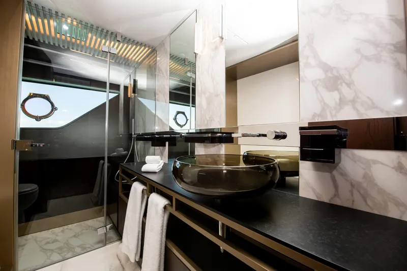 Virginia Yacht Photos Pics Master sink and Vanity