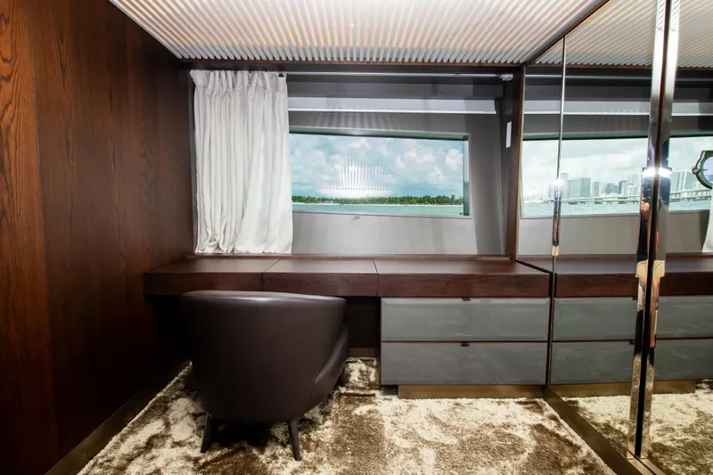 Virginia Yacht Photos Pics Master State Room