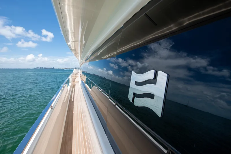 Virginia Yacht Photos Pics Port Deck forward