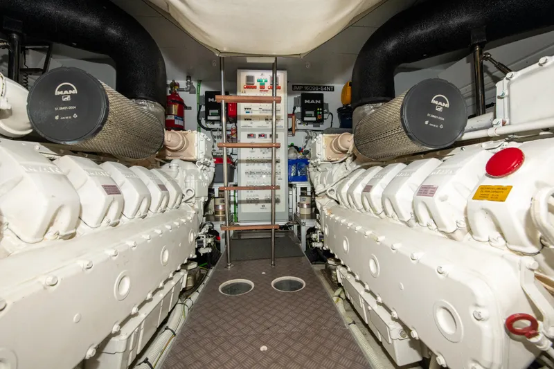 Virginia Yacht Photos Pics Engine Room