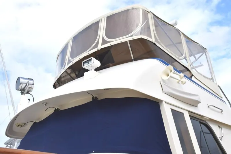 Qa3 Yacht Photos Pics Navy Sunbrella canvas windshield mask, name board covers, and 3-sided flybridge enclosure with U-Zips