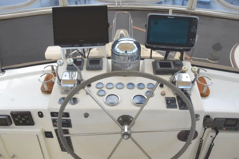 Qa3 Yacht Photos Pics New Garmin 16-inch touchscreen MFD and Raymarine backup GPS/Chartplotter, dual radars