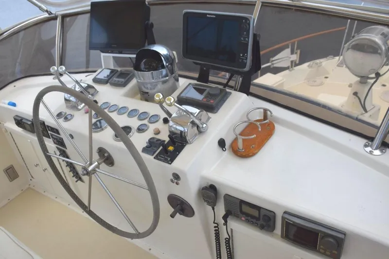 Qa3 Yacht Photos Pics Flybridge Helm is well equipped