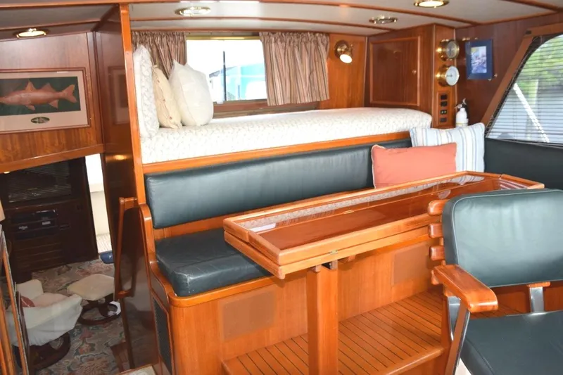 Qa3 Yacht Photos Pics Settee with watch berth above
