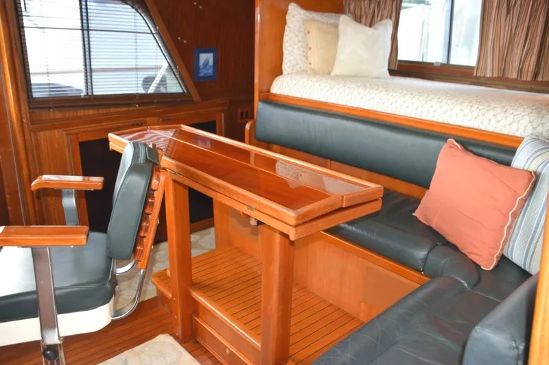 Qa3 Yacht Photos Pics Leather settee is raised offering good visibility