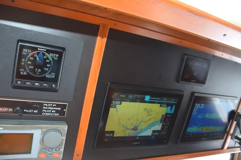 Qa3 Yacht Photos Pics New Garmin suite with two 12-inch displays, Autopilot, and data station