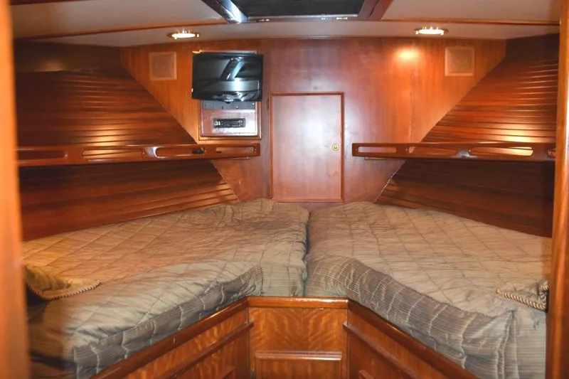 Qa3 Yacht Photos Pics Forward guest stateroom