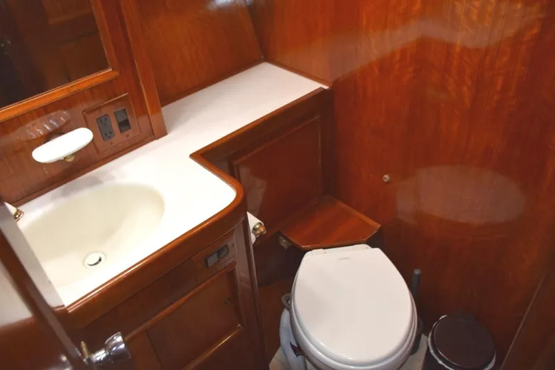 Qa3 Yacht Photos Pics Tile sole and Dometic head system