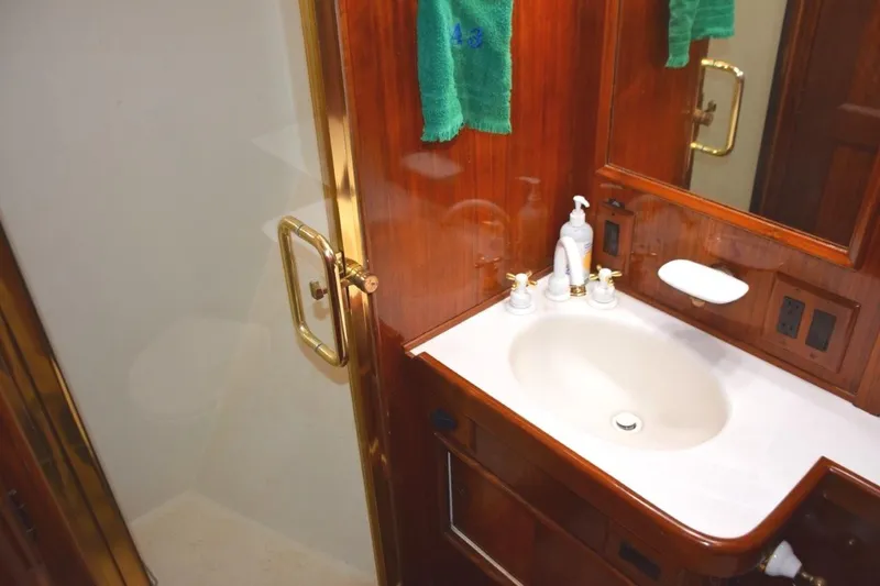 Qa3 Yacht Photos Pics Guest stateroom glass shower door and stall