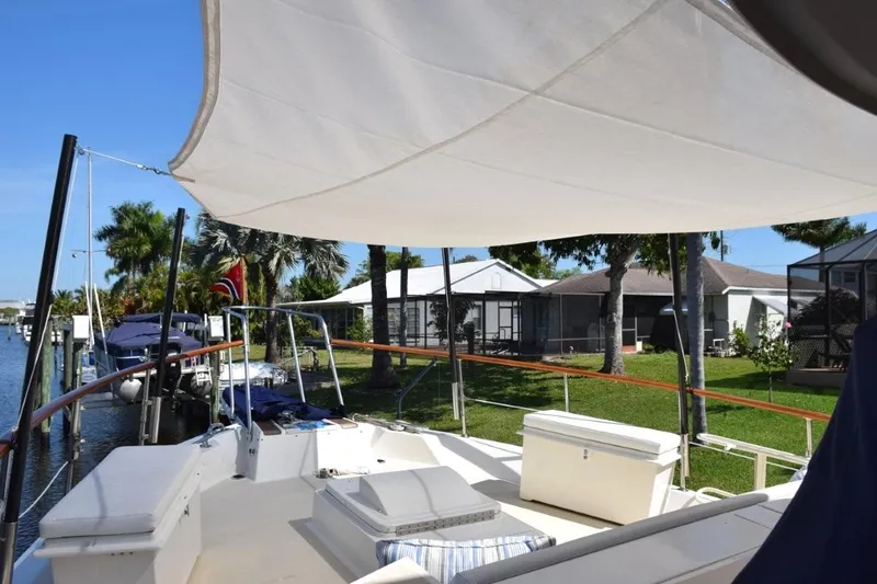 Qa3 Yacht Photos Pics Foredeck sail shade