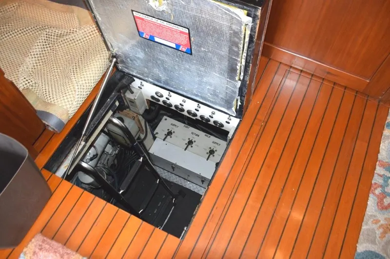 Qa3 Yacht Photos Pics Entry hatch to engine room