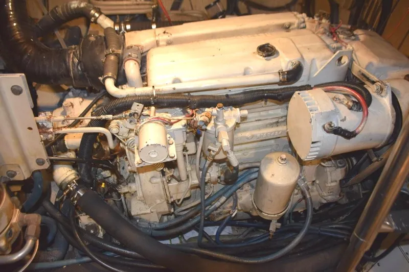 Qa3 Yacht Photos Pics Detroit Diesel 4-53 natural aspirated portside motor