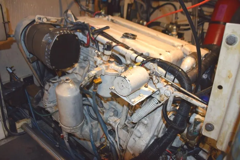 Qa3 Yacht Photos Pics Detroit Diesel 4-53 natural, starboard side motor