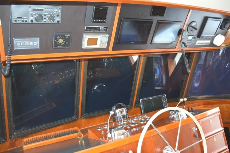 Qa3 Yacht Photos Pics Pilothouse helm console with windshield mask on