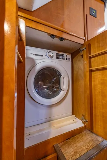 Paradise Yacht Photos Pics Washing machine in wooden cabinet on 2002 Carver 466 Motor Yacht.
