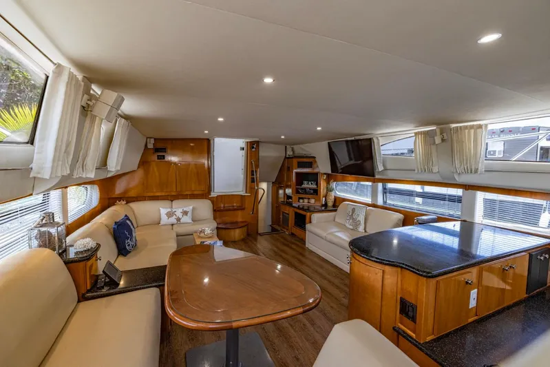 Paradise Yacht Photos Pics Luxurious interior of 2002 Carver 466 Motor Yacht with elegant seating and modern amenities.