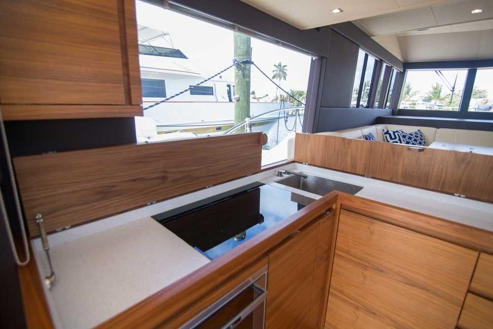 2019 Sundeck Yachts 58 