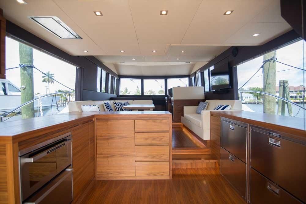 2019 Sundeck Yachts 58 