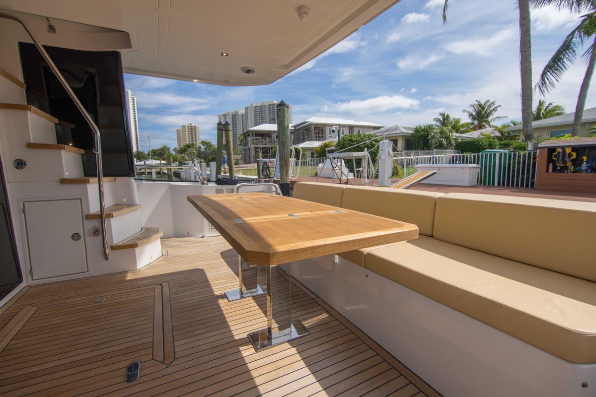 2019 Sundeck Yachts 58 