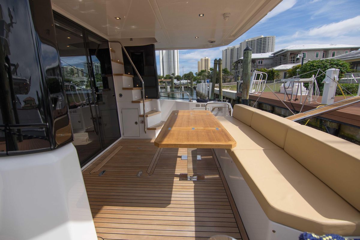 2019 Sundeck Yachts 58 