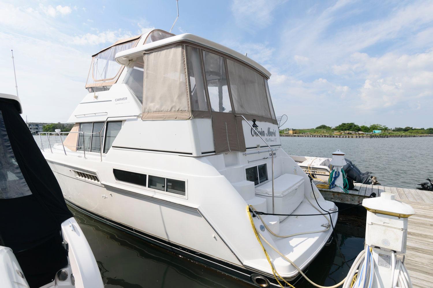 1998 Carver 355 Aft Cabin for sale - YachtWorld