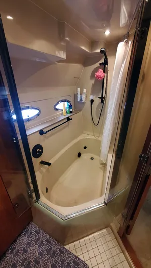 A Good Life Yacht Photos Pics Master Head Tub and Shower