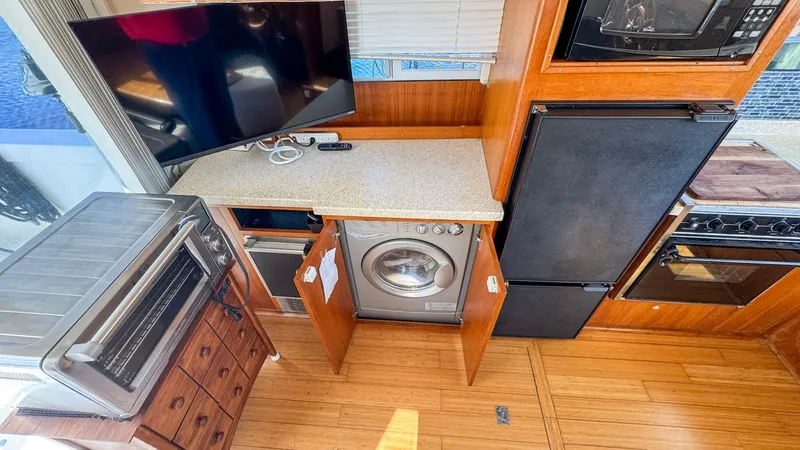 Nevadatude Yacht Photos Pics Galley_Laundry