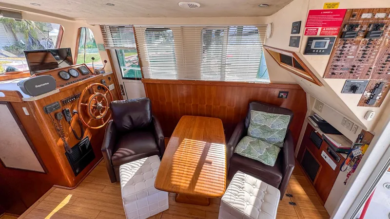 Nevadatude Yacht Photos Pics Salon Looking Starboard