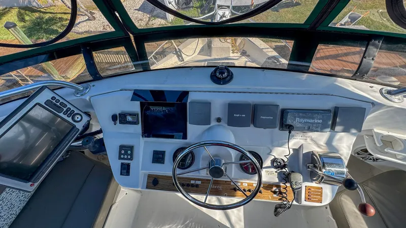 Nevadatude Yacht Photos Pics Flybridge Helm