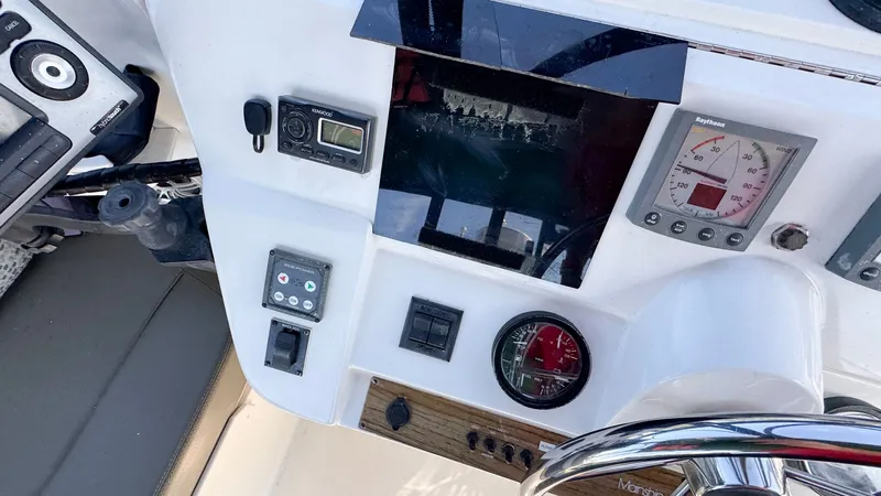 Nevadatude Yacht Photos Pics Flybridge Helm