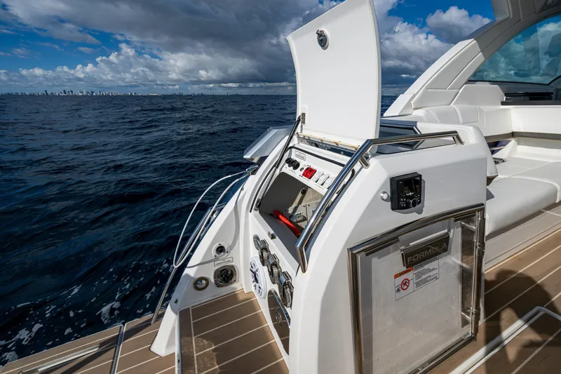  Yacht Photos Pics 2022 Formula 380 Super Sport Crossover OB on open sea with open control panel.