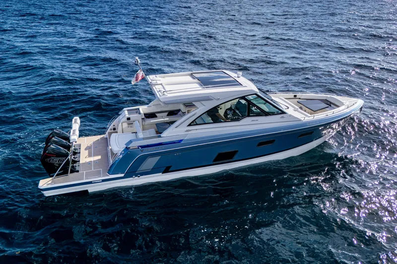  Yacht Photos Pics 2022 Formula 380 Super Sport Crossover OB cruising on open water.