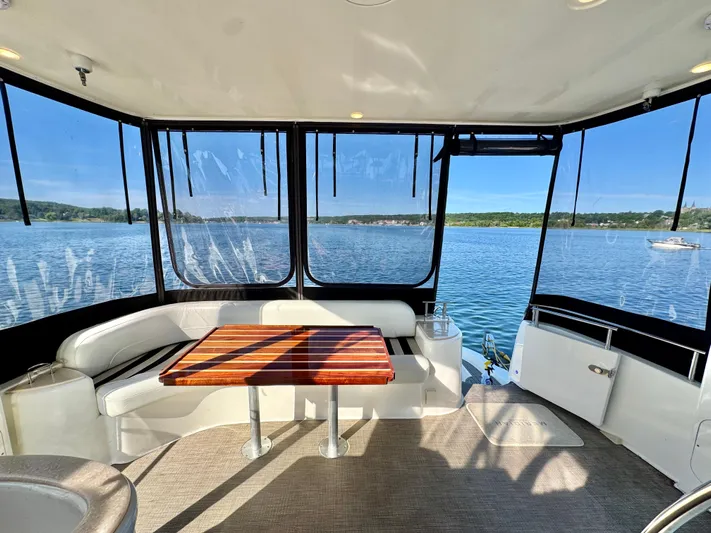  Yacht Photos Pics Luxurious 2005 Meridian 459 CMY yacht interior with scenic lake view.