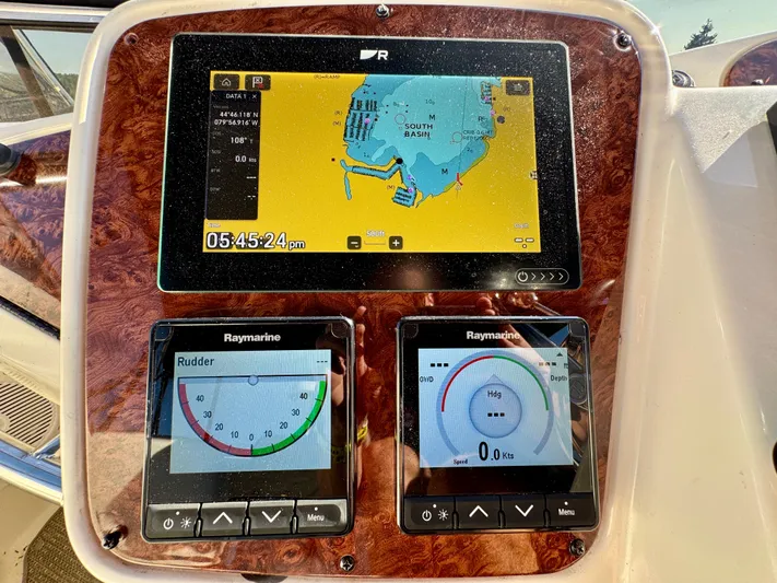  Yacht Photos Pics Boat navigation system on a 2005 Meridian 459 CMY, featuring Raymarine displays.