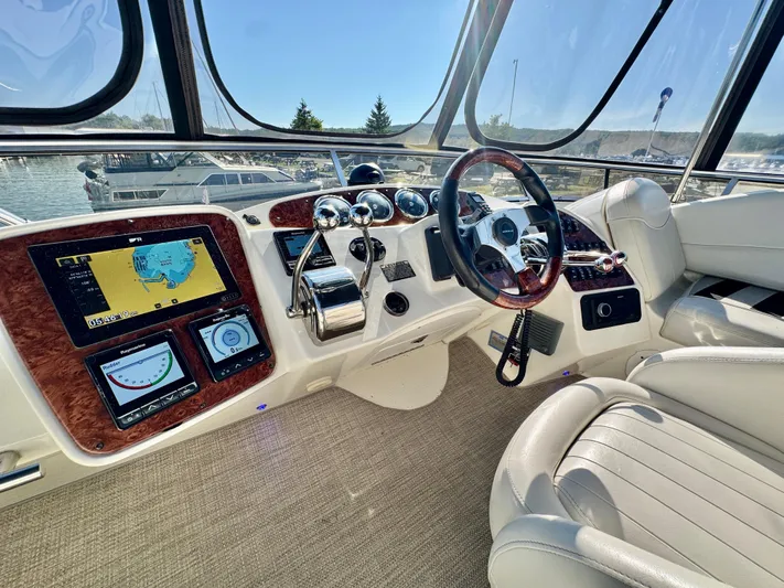  Yacht Photos Pics Helm of 2005 Meridian 459 CMY yacht with navigation screens and controls.