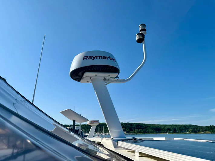  Yacht Photos Pics Radar equipment on a 2005 Meridian 459 CMY boat under clear blue sky.