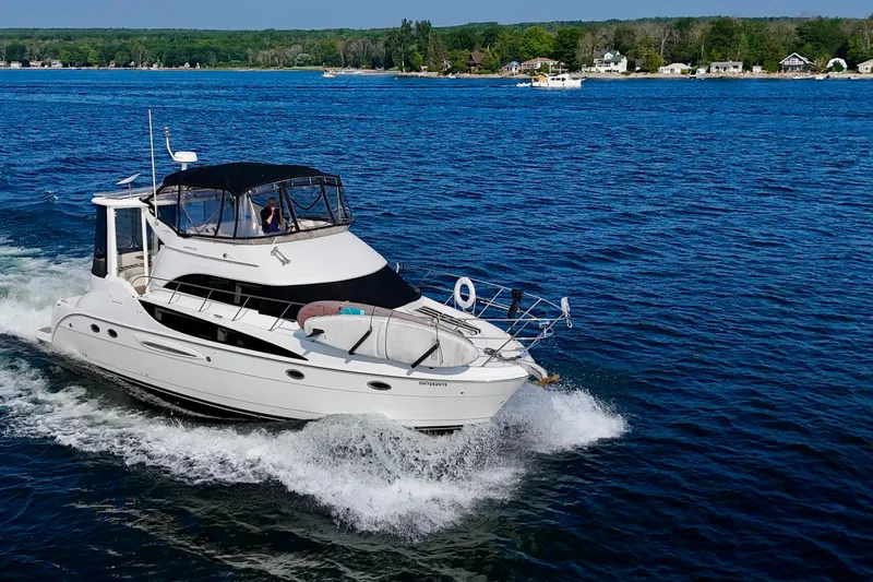  Yacht Photos Pics 2005 Meridian 459 CMY yacht cruising on a scenic blue lake.