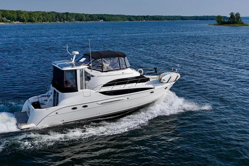  Yacht Photos Pics 2005 Meridian 459 CMY yacht cruising on a serene blue lake.