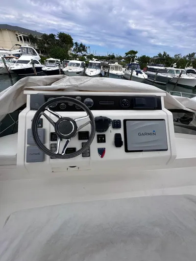 Tiki Tiki Yacht Photos Pics 