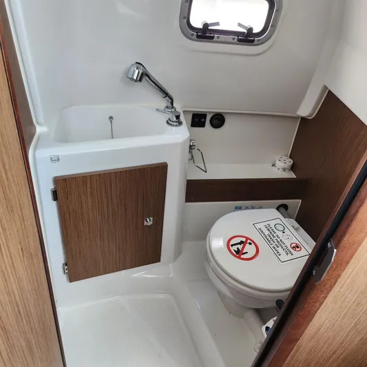 Hanolei Yacht Photos Pics Compact bathroom in 2021 Jeanneau 9.0 CC boat with sink and toilet.